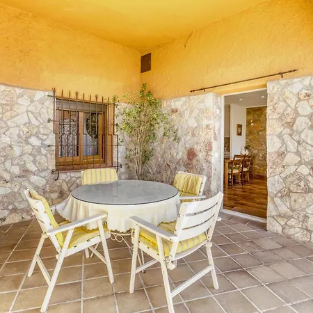 Apartment Bajo 1 *